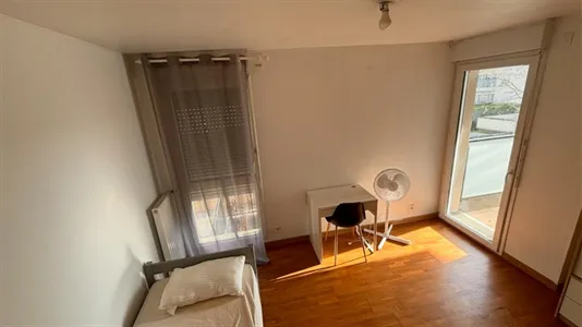 Rooms in Torcy - photo 2