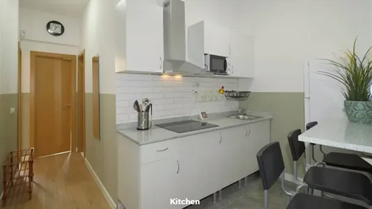 Rooms in Barcelona Ciutat Vella - photo 8