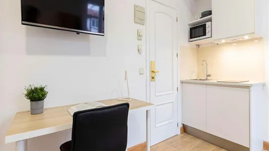 Rooms in Madrid Centro - photo 8