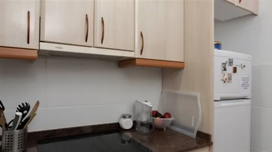 Rooms in Barcelona Ciutat Vella - photo 4