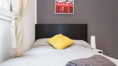 Room for rent in Milano Zona 6 - Barona, Lorenteggio, Milan