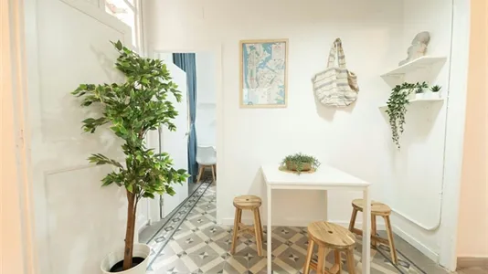 Rooms in Barcelona Ciutat Vella - photo 10
