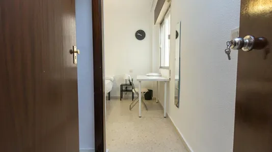 Rooms in Málaga - photo 6