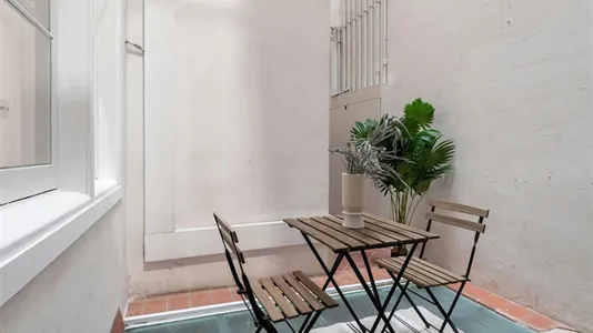 Rooms in Barcelona Ciutat Vella - photo 4