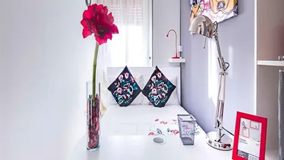 Room for rent in Milano Zona 6 - Barona, Lorenteggio, Milan