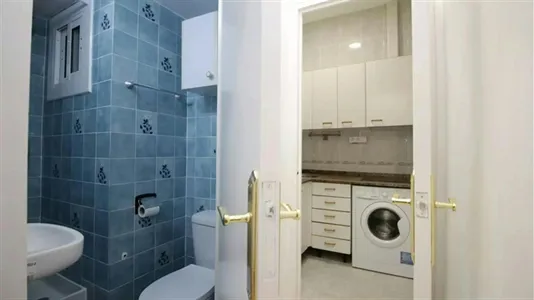 Rooms in Barcelona Ciutat Vella - photo 9