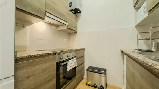 Rooms in Barcelona Ciutat Vella - photo 8