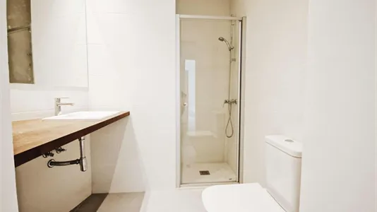 Rooms in Barcelona Sants-Montjuïc - photo 10