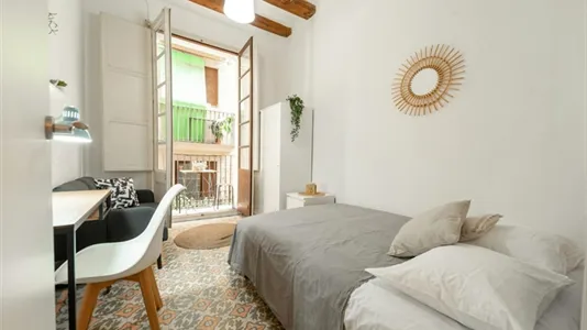 Rooms in Barcelona Ciutat Vella - photo 2