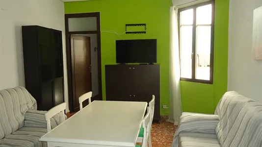 Rooms in Córdoba - photo 8