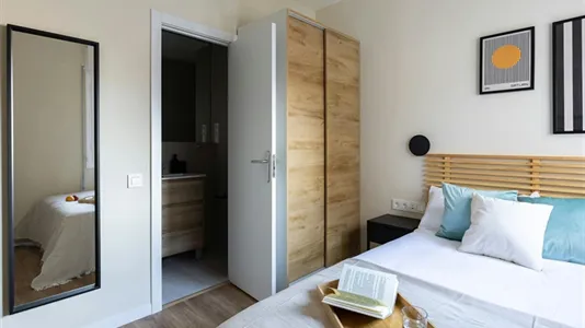 Rooms in Barcelona Eixample - photo 9