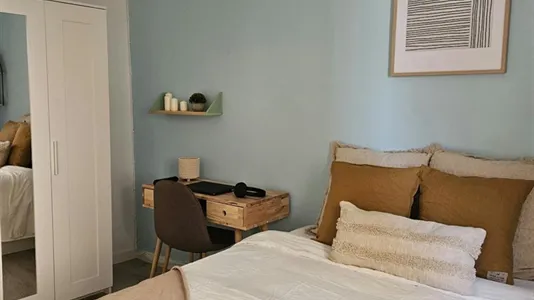 Rooms in Barcelona Ciutat Vella - photo 5