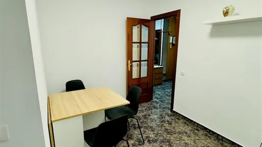 Rooms in El Prat de Llobregat - photo 4