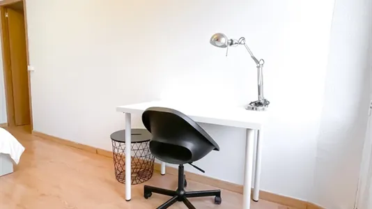 Rooms in Barcelona Ciutat Vella - photo 5