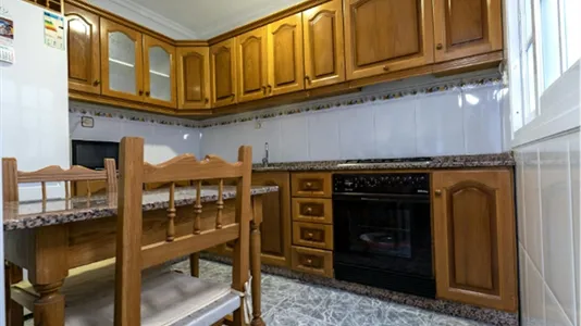 Rooms in Almería - photo 8