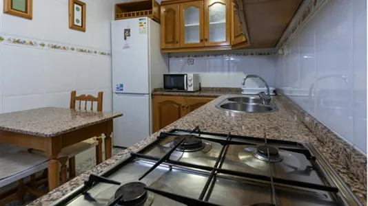 Rooms in Almería - photo 7