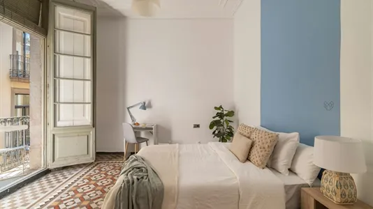 Rooms in Barcelona Ciutat Vella - photo 4
