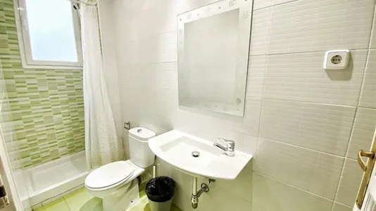 Rooms in Madrid Centro - photo 9