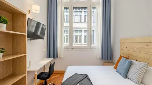 Rooms in Madrid Centro - photo 8