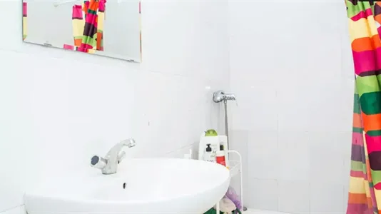 Rooms in Barcelona Ciutat Vella - photo 9