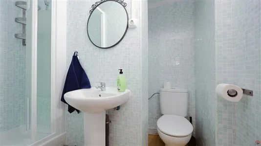 Rooms in Barcelona Ciutat Vella - photo 9