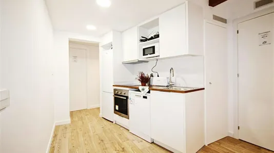 Rooms in Barcelona Sants-Montjuïc - photo 6