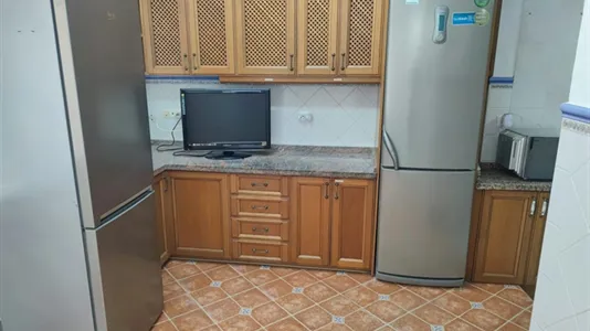 Rooms in Almería - photo 5