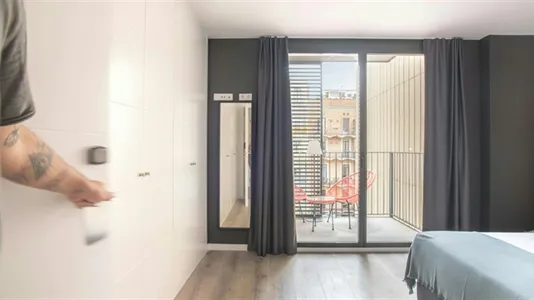 Rooms in Barcelona Ciutat Vella - photo 4