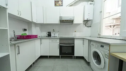 Rooms in Barcelona Eixample - photo 10