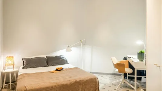 Rooms in Barcelona Eixample - photo 1