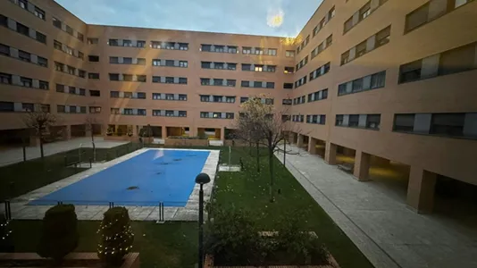 Rooms in El Encinar de los Reyes - photo 2