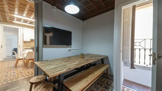 Rooms in Barcelona Ciutat Vella - photo 10