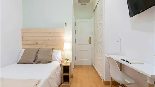 Rooms in Madrid Centro - photo 5
