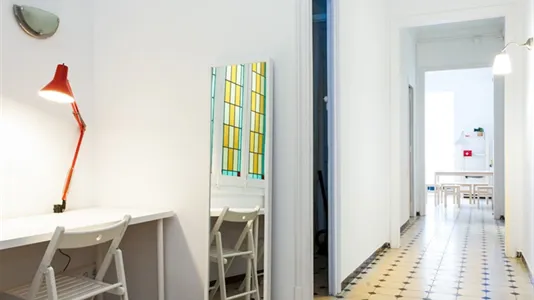 Rooms in Barcelona Eixample - photo 9