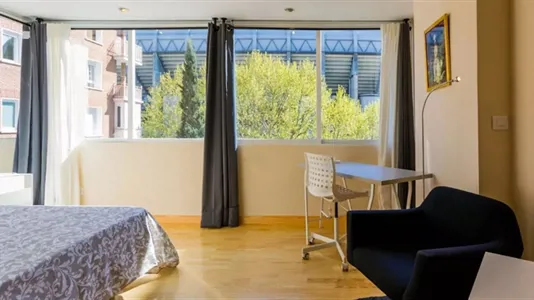 Rooms in Madrid Centro - photo 2