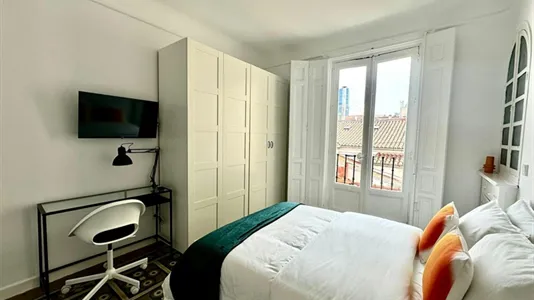 Rooms in Madrid Centro - photo 10
