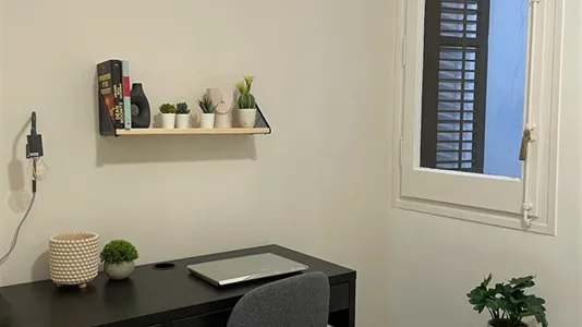 Rooms in Barcelona Sants-Montjuïc - photo 4