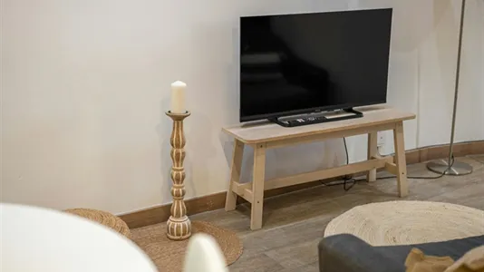 Rooms in Barcelona Ciutat Vella - photo 5