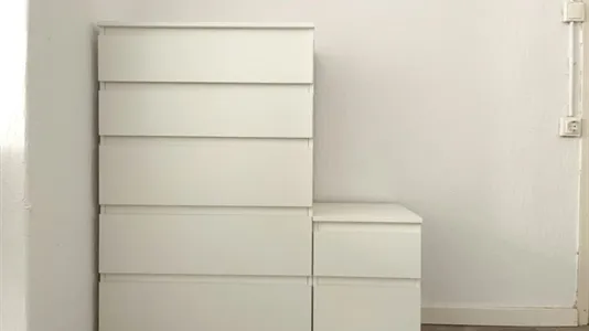 Rooms in Barcelona Ciutat Vella - photo 4