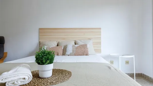 Rooms in el Camí de Vera - photo 4