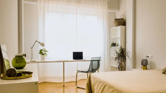 Rooms in Barcelona Eixample - photo 10