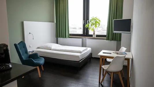 Apartments in Munich Moosach - photo 2