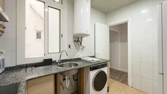 Rooms in Barcelona Ciutat Vella - photo 9