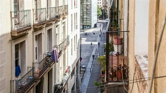 Rooms in Barcelona Ciutat Vella - photo 5