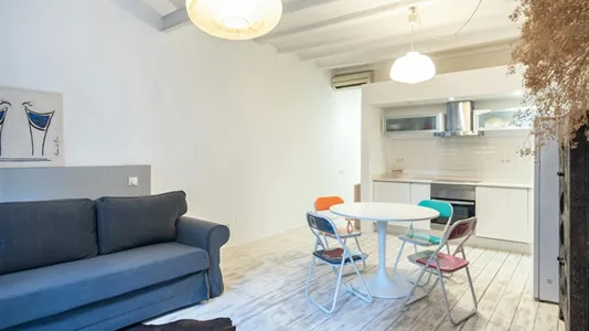 Houses in Barcelona Ciutat Vella - photo 5