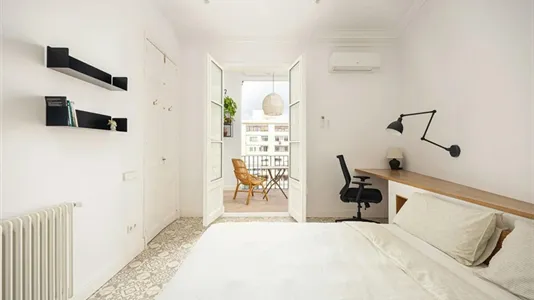 Rooms in Barcelona Eixample - photo 1