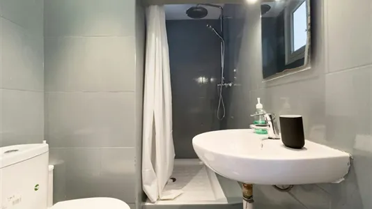 Rooms in Barcelona Ciutat Vella - photo 8
