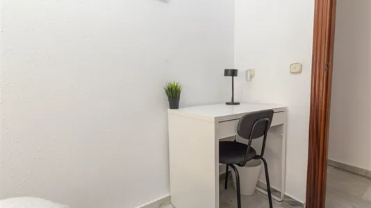 Rooms in Málaga - photo 4