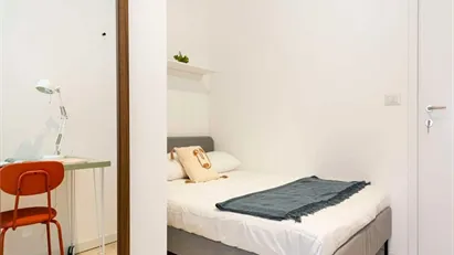 Room for rent in Milano Zona 6 - Barona, Lorenteggio, Milan
