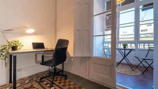 Rooms in Barcelona Eixample - photo 2